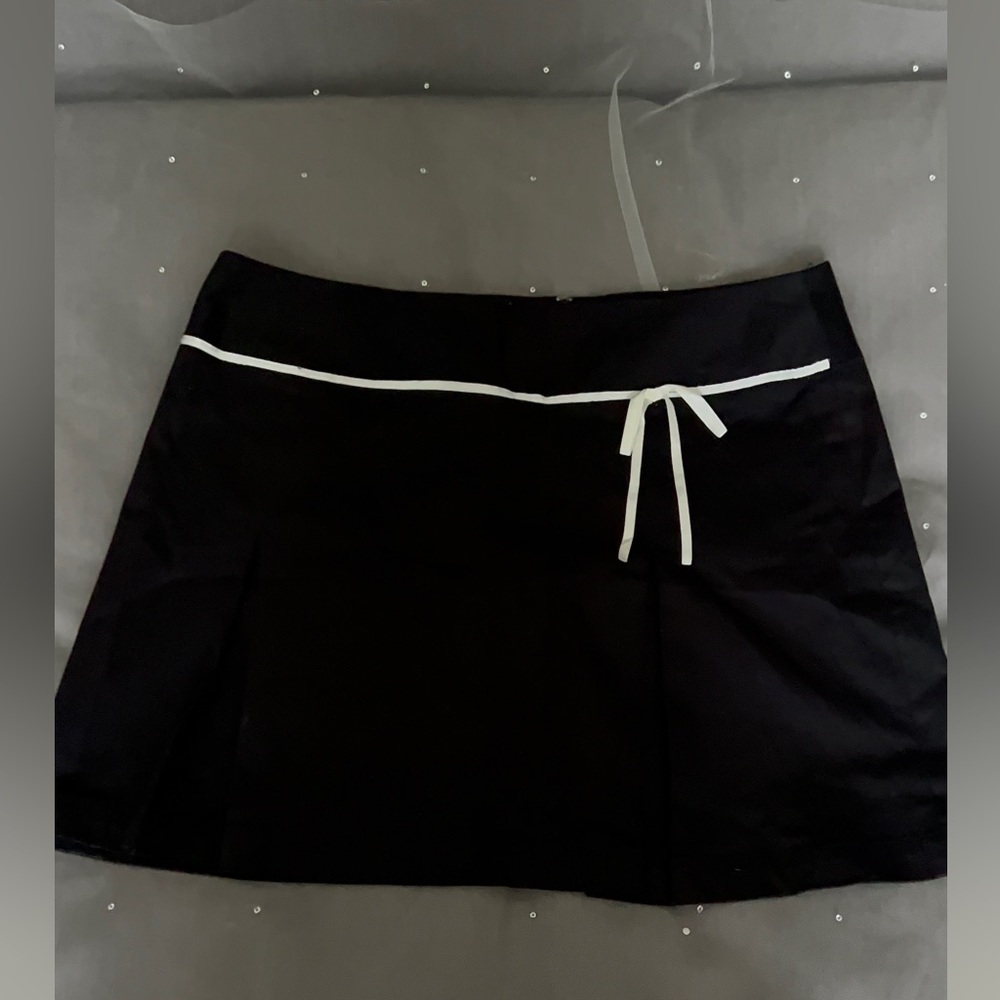 Mid Rise Bow Mini A-Line Skirt - Picture 6 of 13
